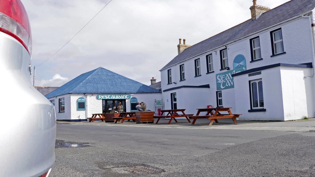 Hotel The Seaview Tavern à Ballygorman Extérieur photo